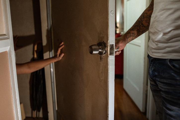 #울산형사전문변호사 #형사전문변호사 #특수협박 #울산특수협박 #울산주거침입 #주거침입 #협박 #울산협박 #데이트폭력 #울산데이트폭력 #울산형사사건 #울산형사변호사 #부산형사변호사 #양산형사변호사 #형사소송 #울산형사소송 #울산여자변호사 #울산남자변호사.jpg